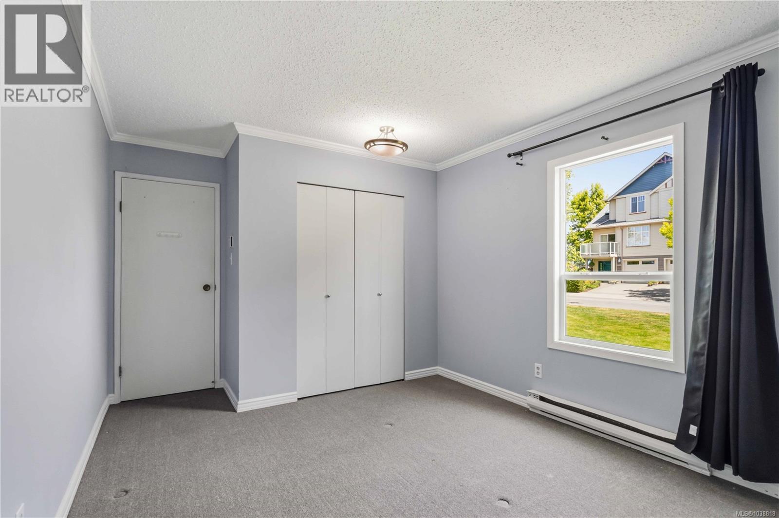 217 900 Tolmie Ave, Saanich