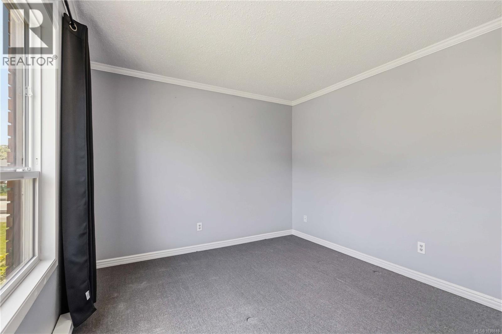 #217 900 Tolmie Ave - 28