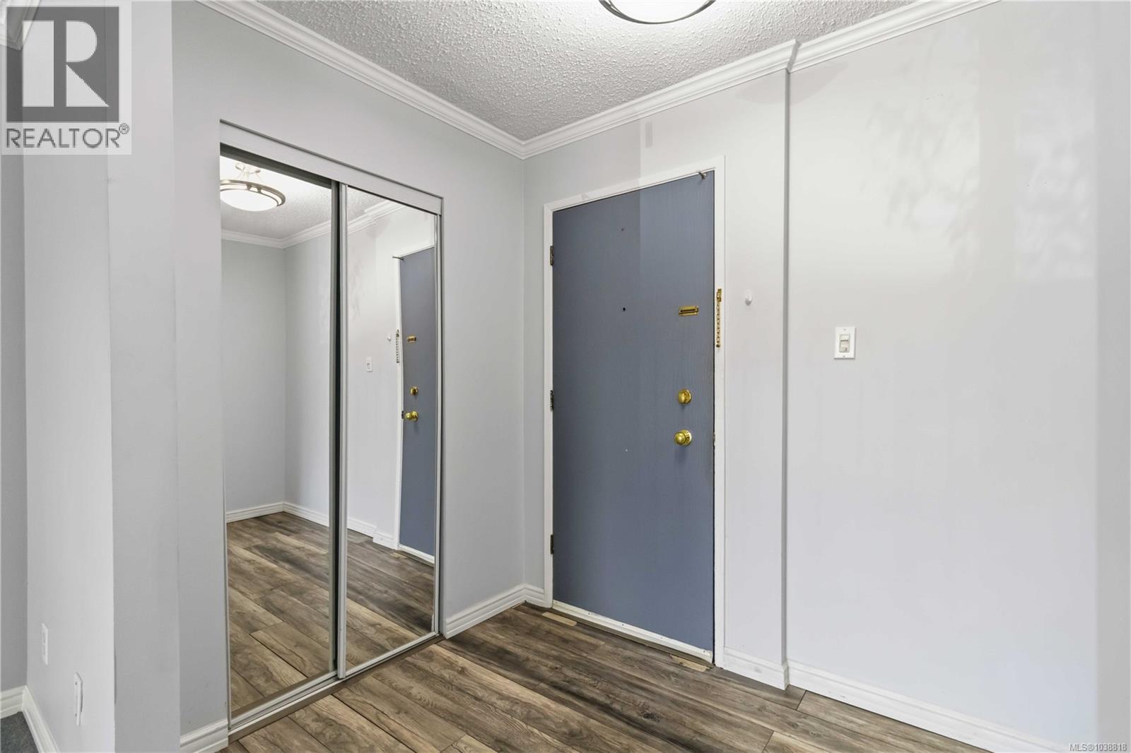 217 900 Tolmie Ave, Saanich