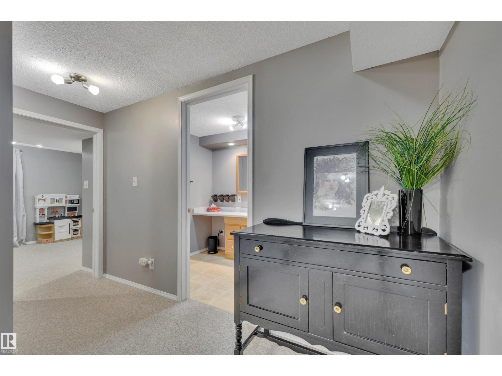 10219 174 AV NW - 46