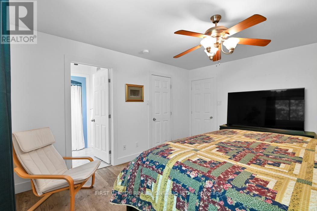 6 SOUTH POINT DRIVE - 19