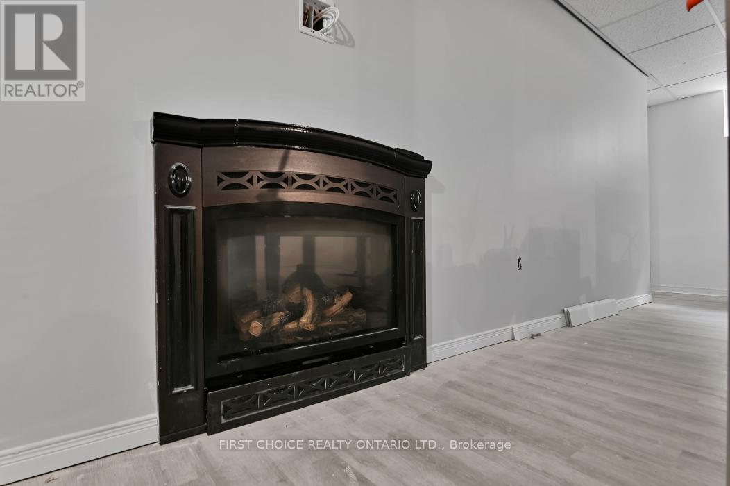 6 SOUTH POINT DRIVE - 23