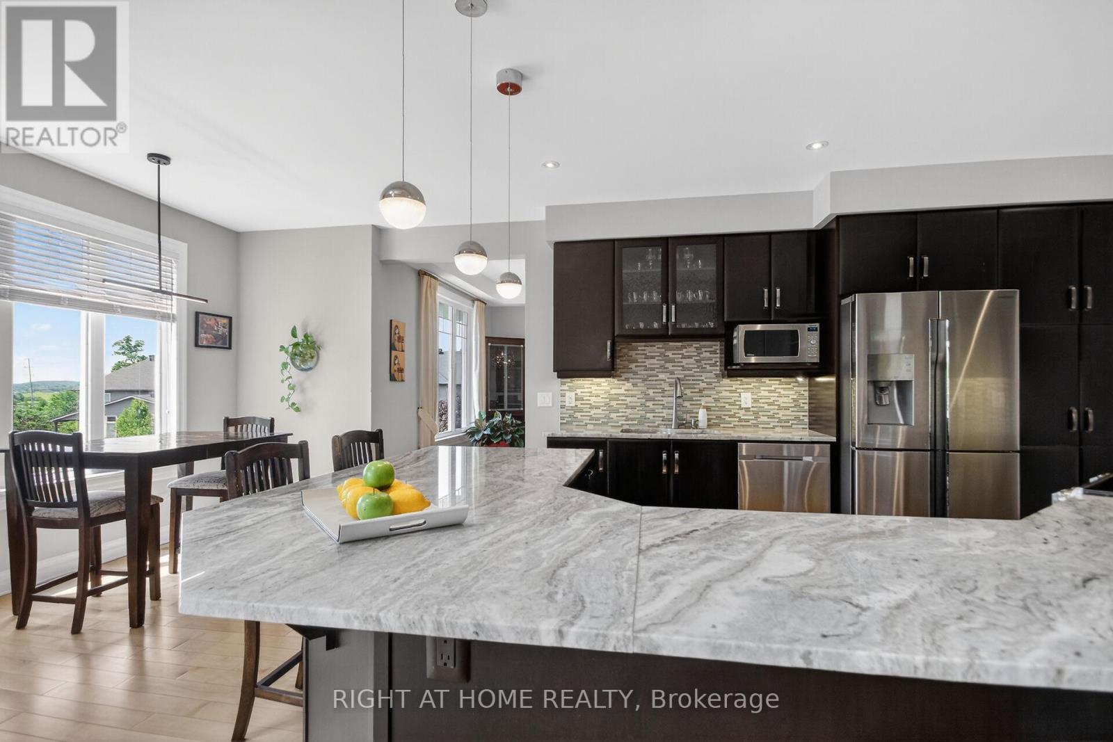 198 GRAINSTONE WAY - 14