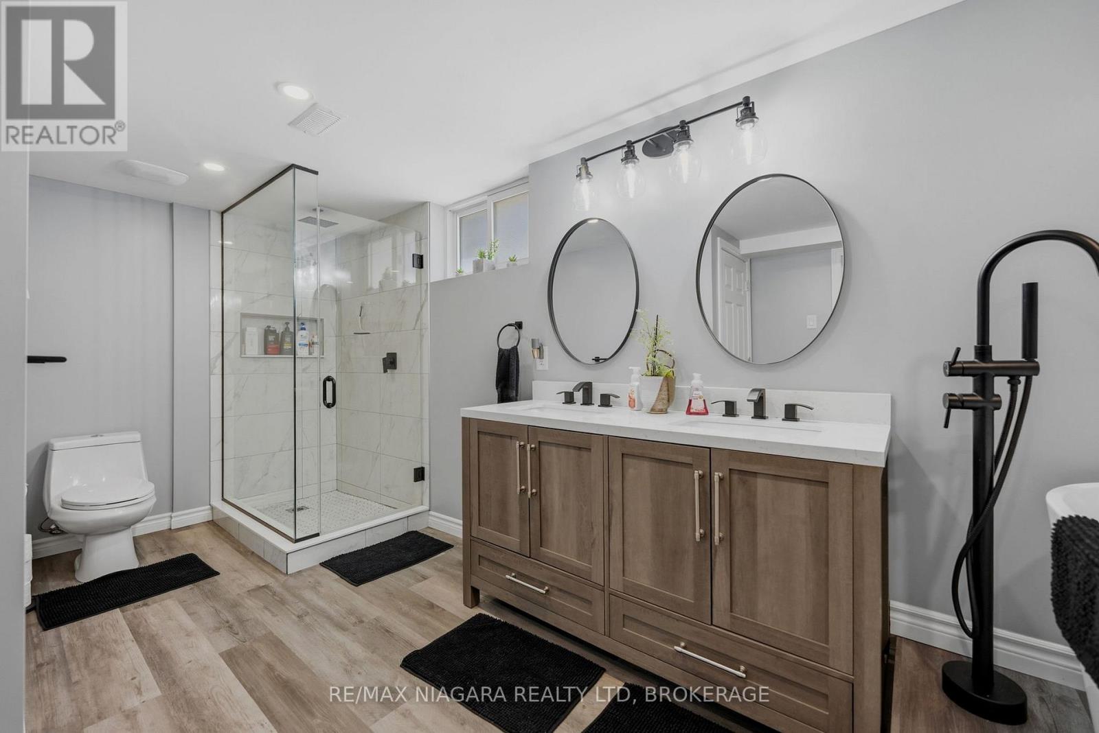 230 WELLINGTON STREET - 21