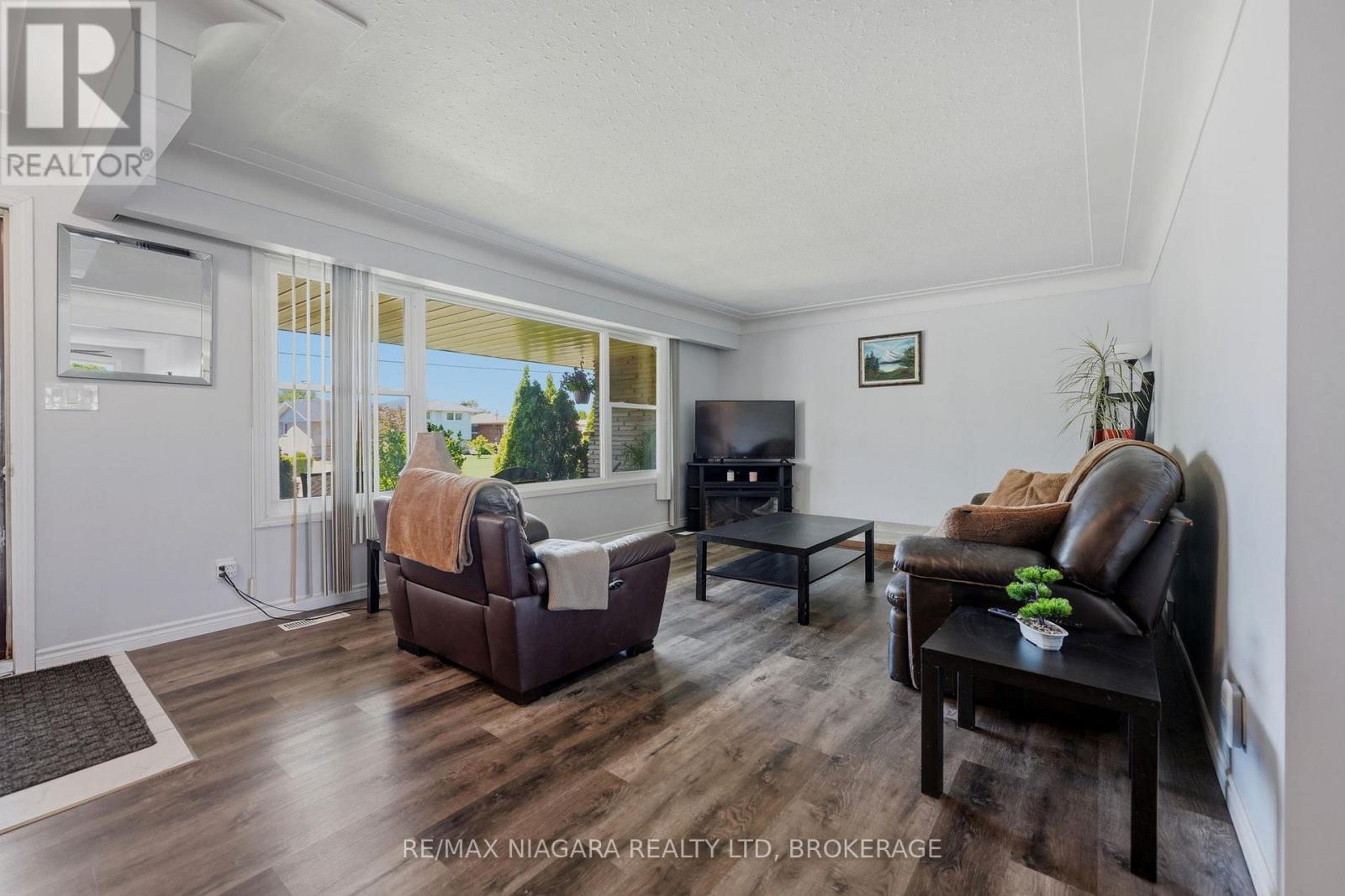 230 WELLINGTON STREET - 4