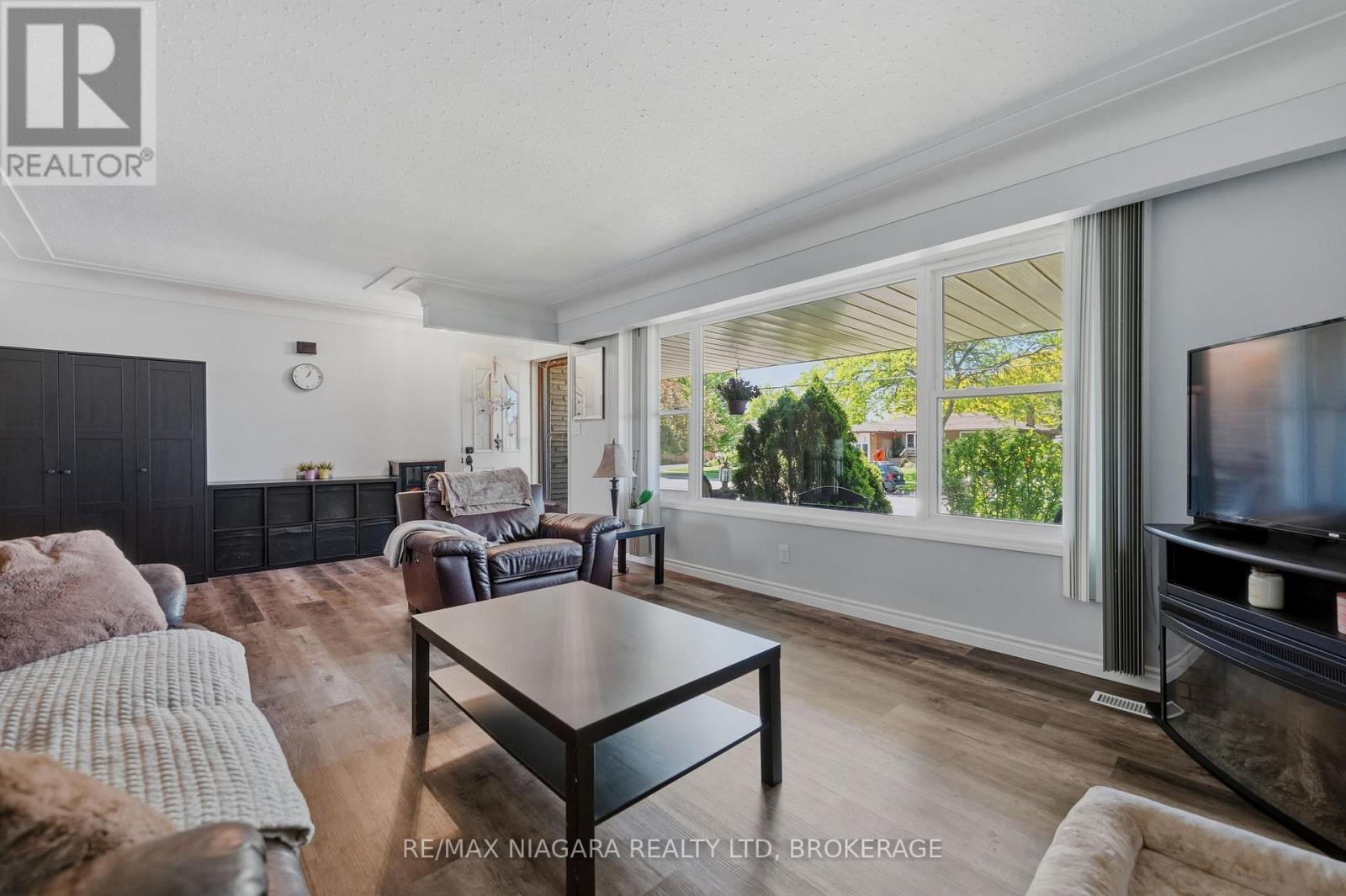 230 WELLINGTON STREET - 6