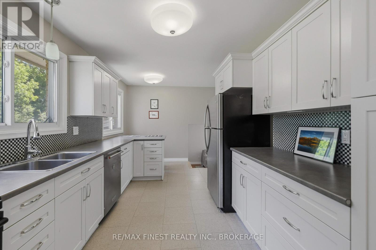 337 AVENUE ROAD - 24