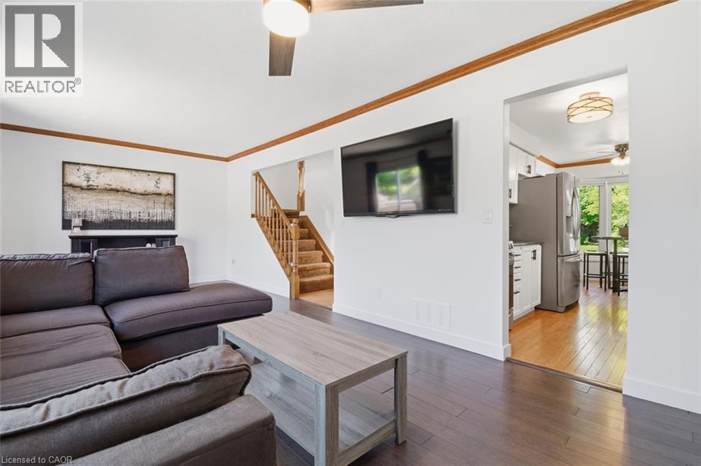54 MERRITT Crescent - 10