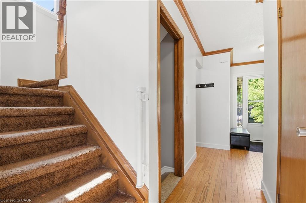 54 MERRITT Crescent - 14