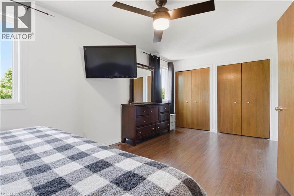 54 MERRITT Crescent - 17