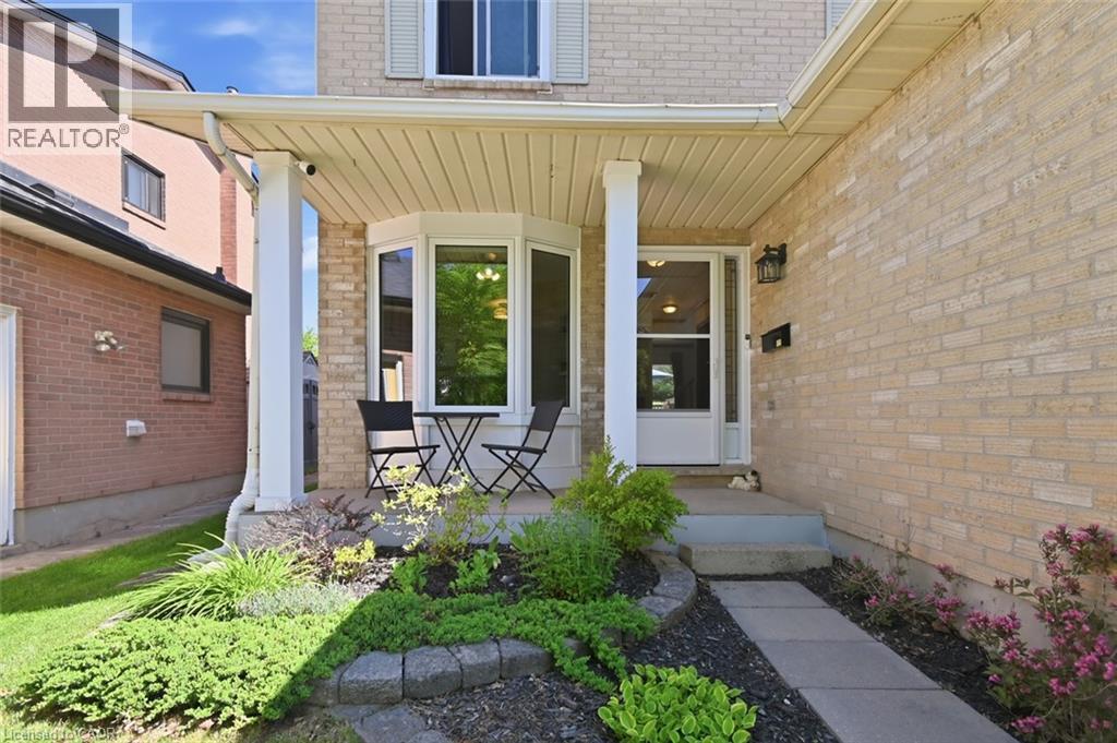 54 MERRITT Crescent - 2