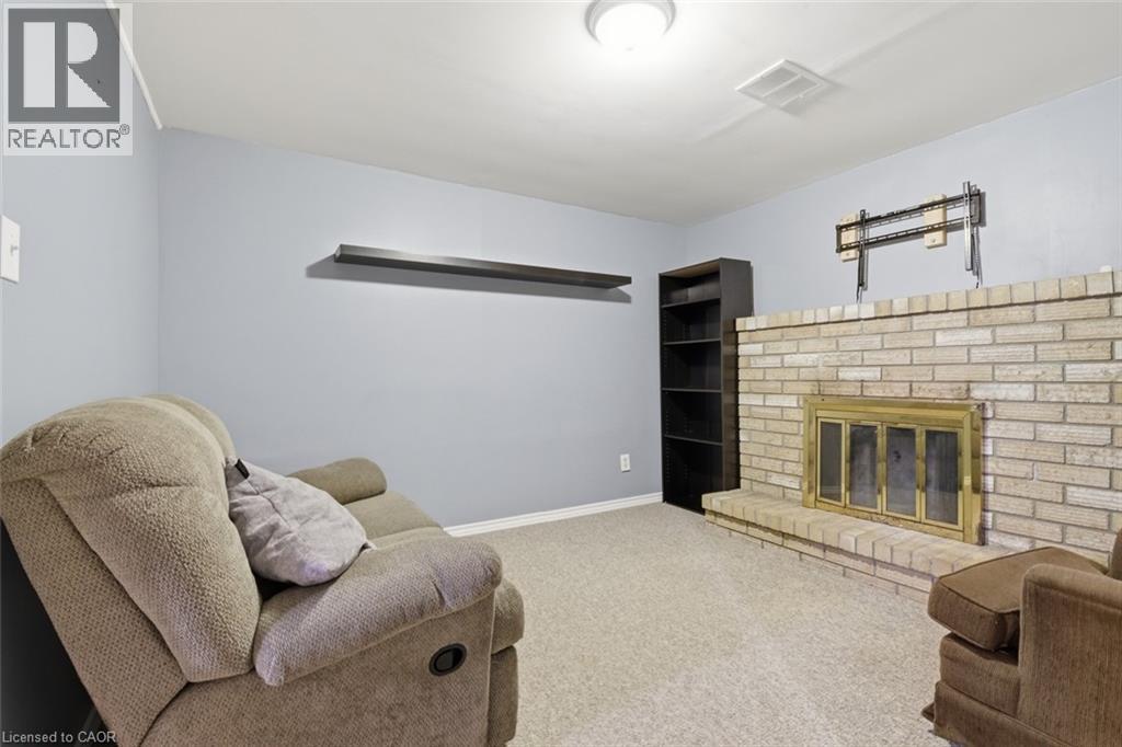54 MERRITT Crescent - 23