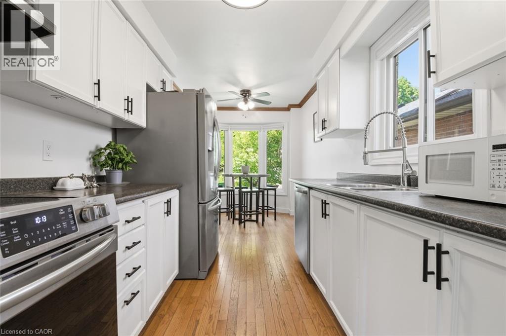 54 MERRITT Crescent - 7