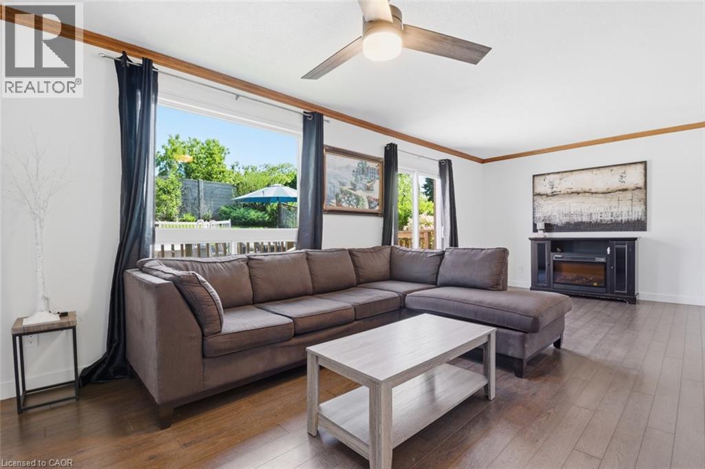 54 MERRITT Crescent - 9