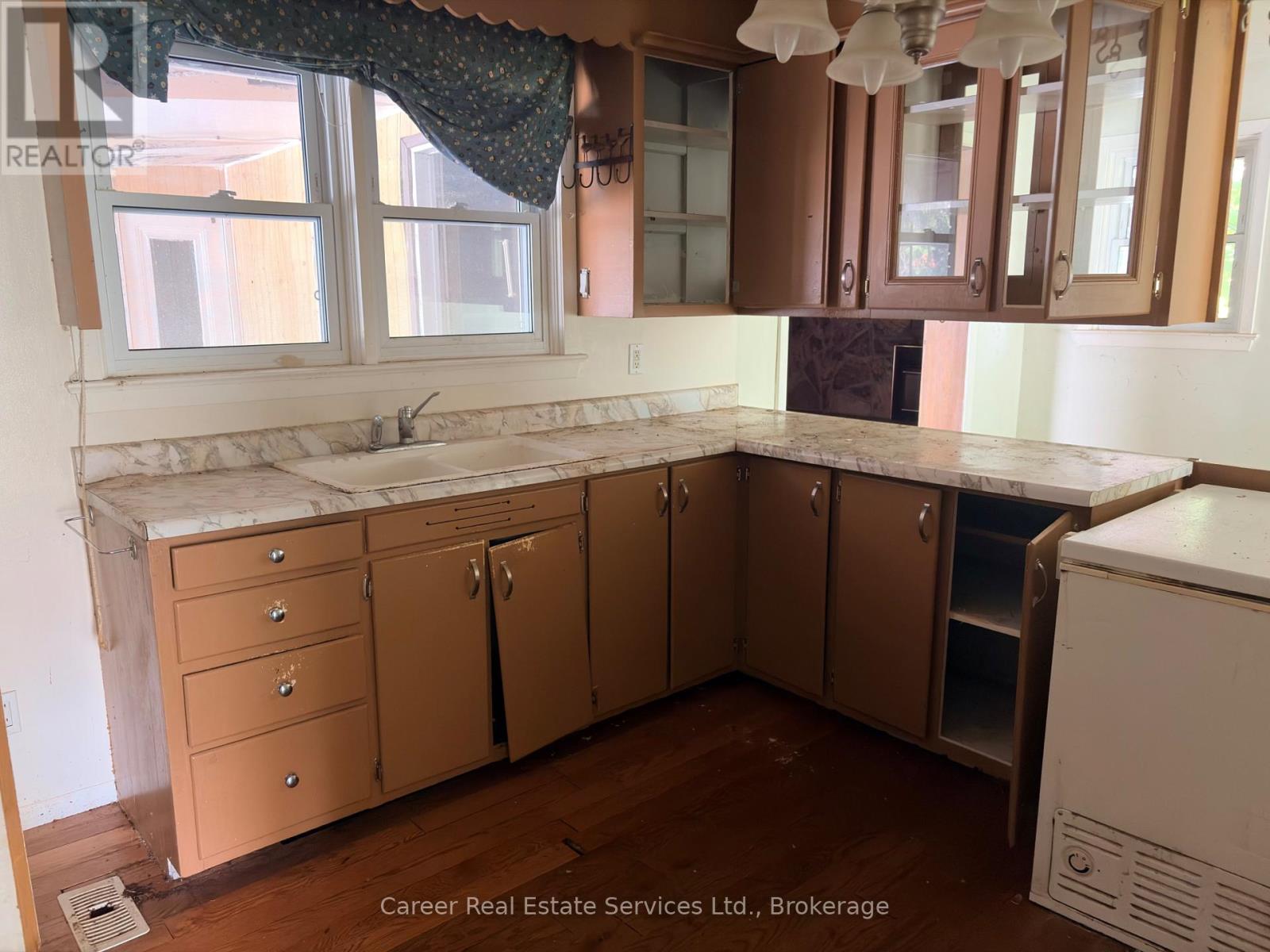 76 SPRINGBROOK DRIVE - 16