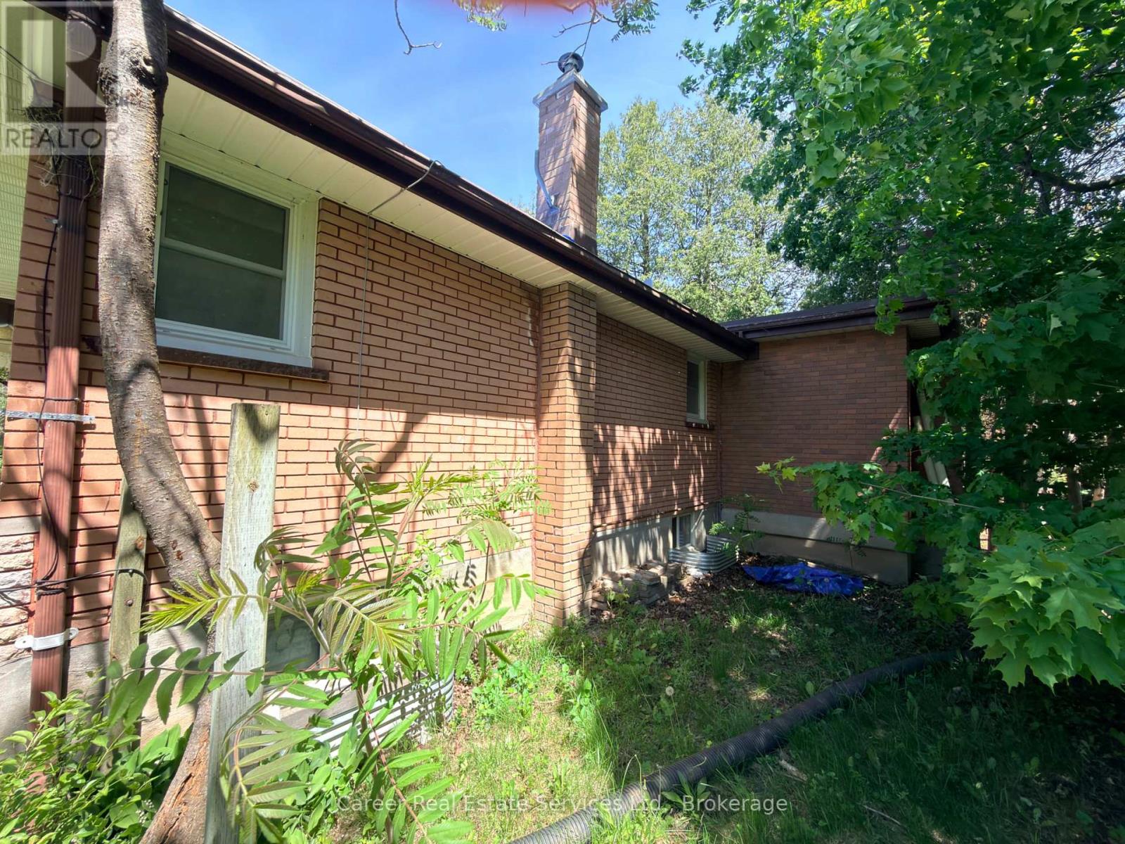 76 SPRINGBROOK DRIVE - 25