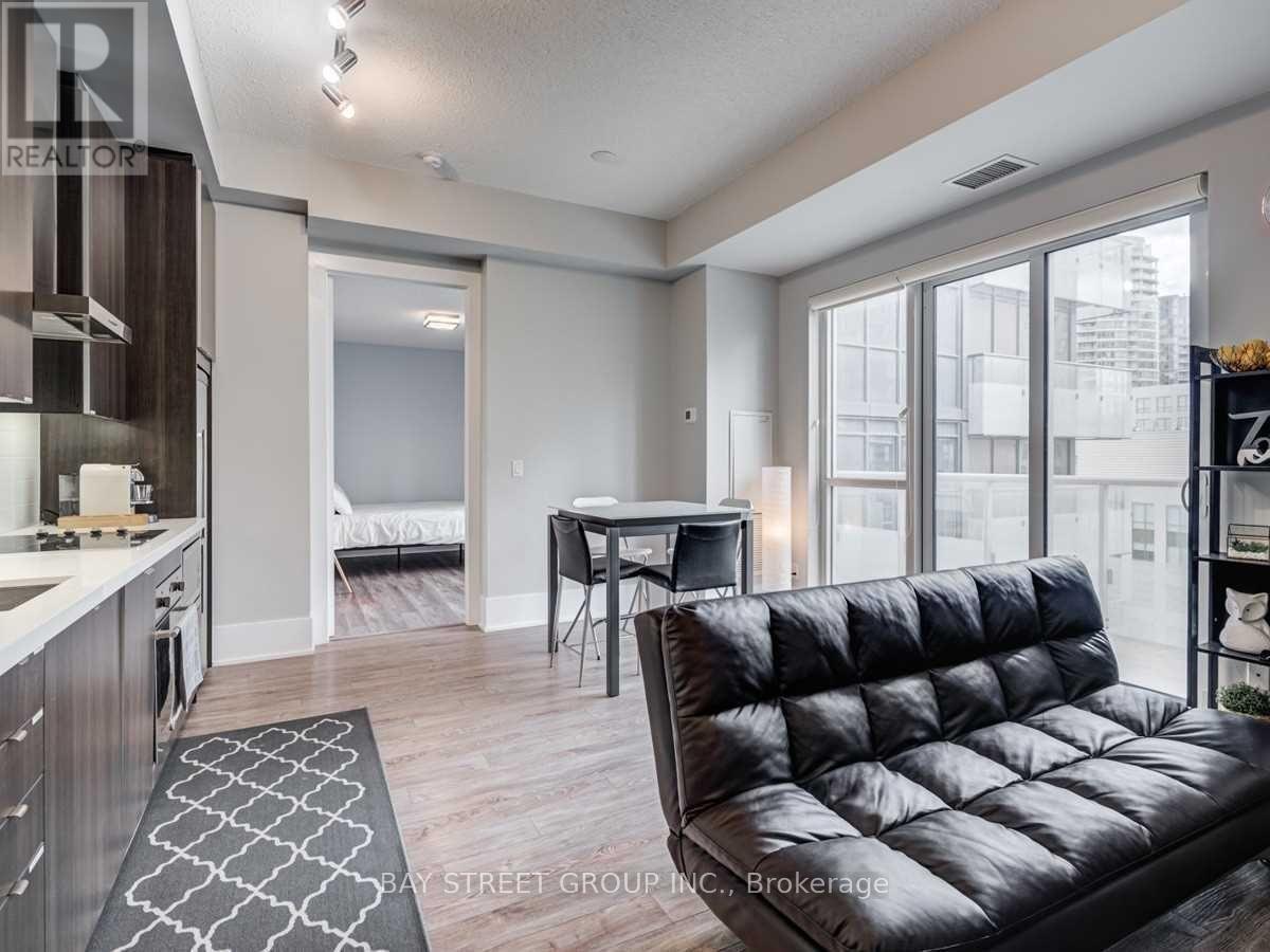#1117 20 JOHN STREET - 4
