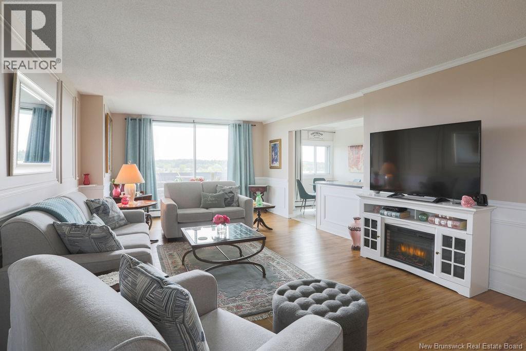 #702 310 Woodward Avenue - Image 2