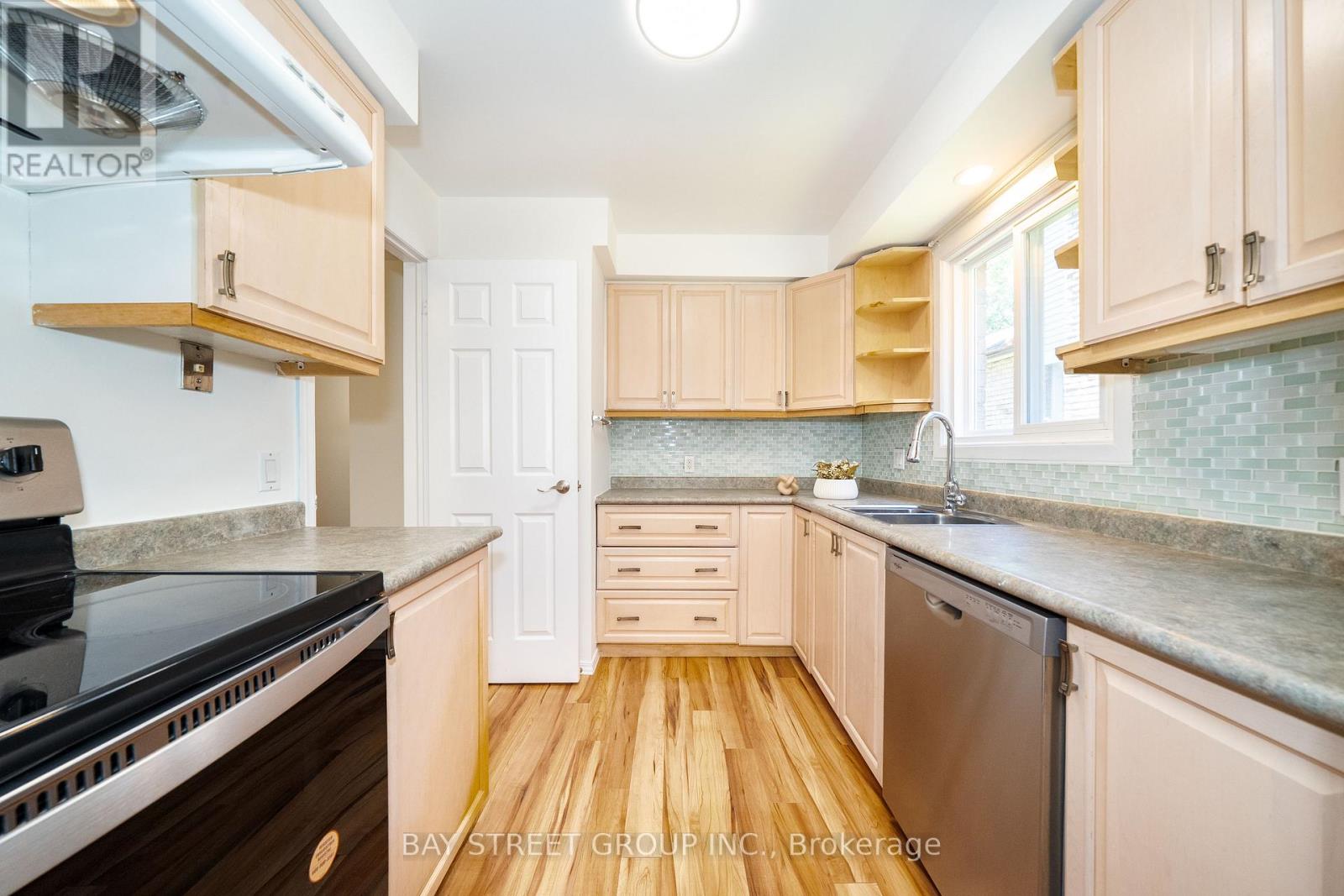 27 VANESSA ROAD - 13