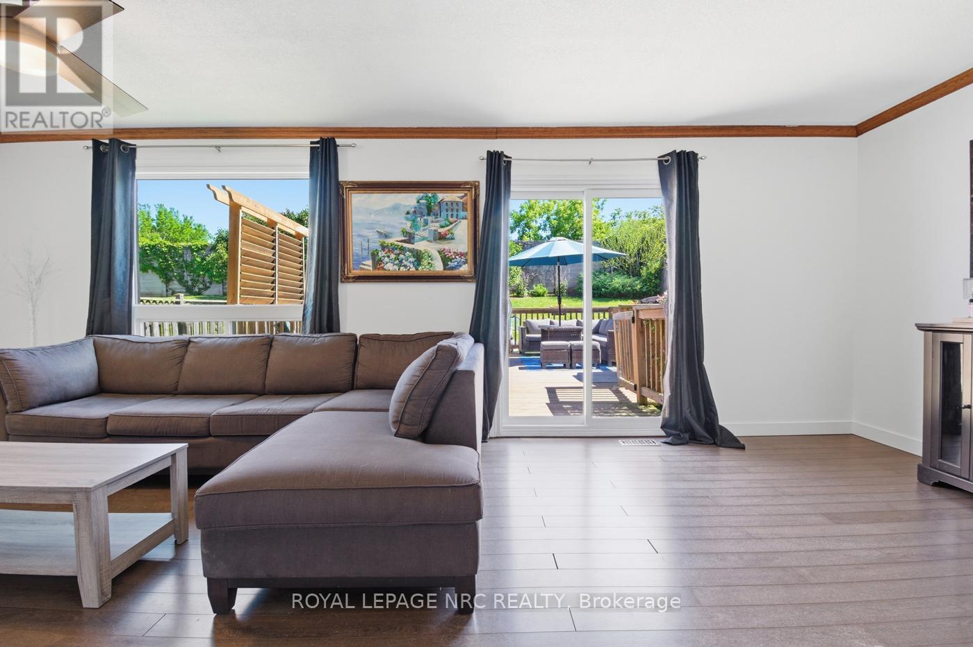 54 MERRITT CRESCENT - 10