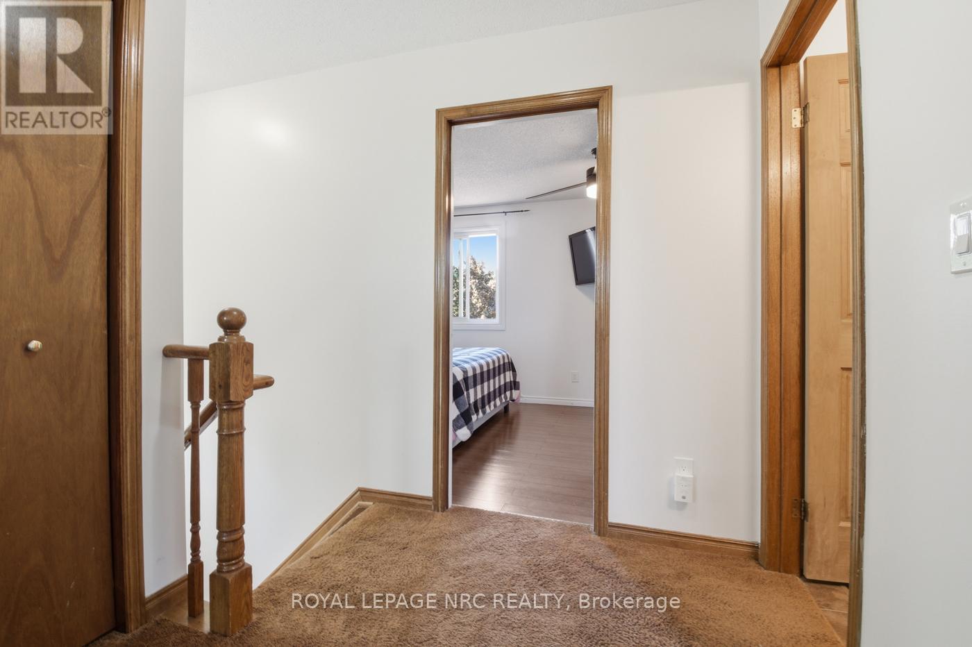 54 MERRITT CRESCENT - 12