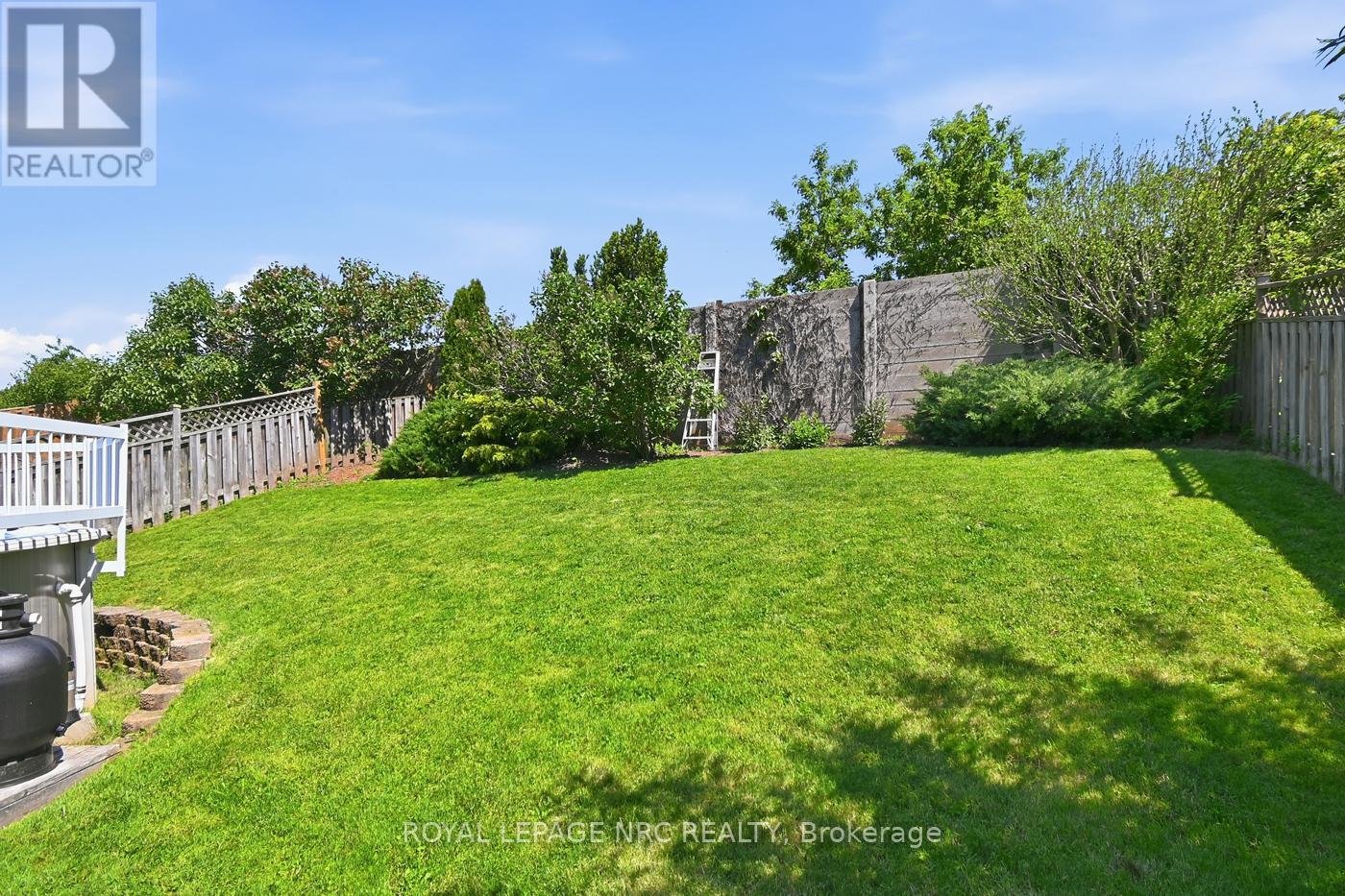 54 MERRITT CRESCENT - 27