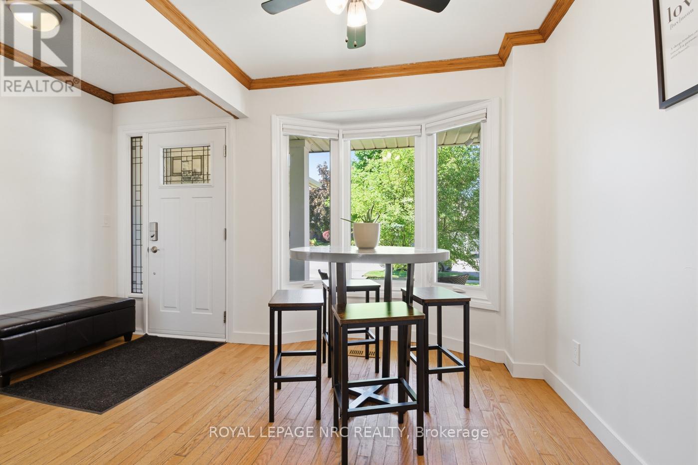54 MERRITT CRESCENT - 4