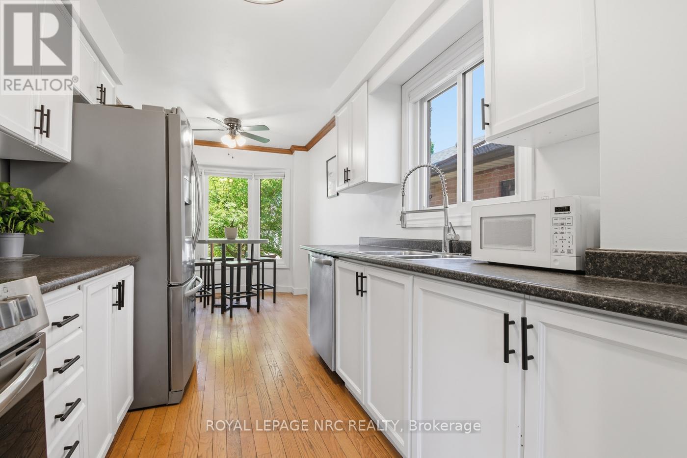 54 MERRITT CRESCENT - 7