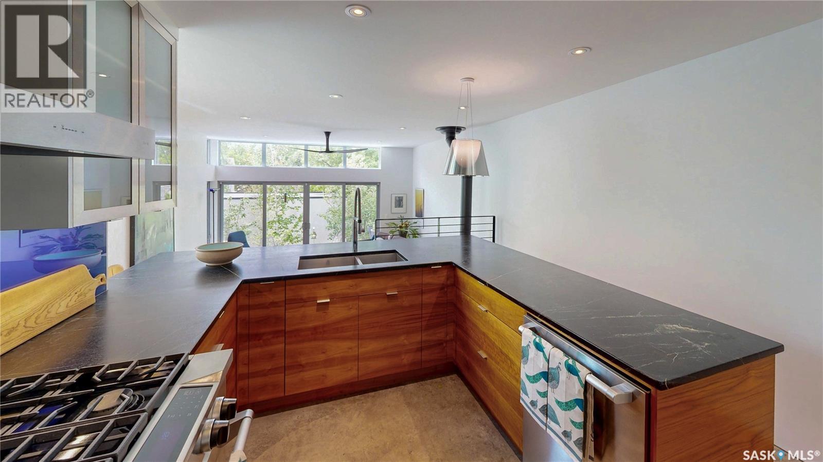 130 Connaught CRESCENT - 12