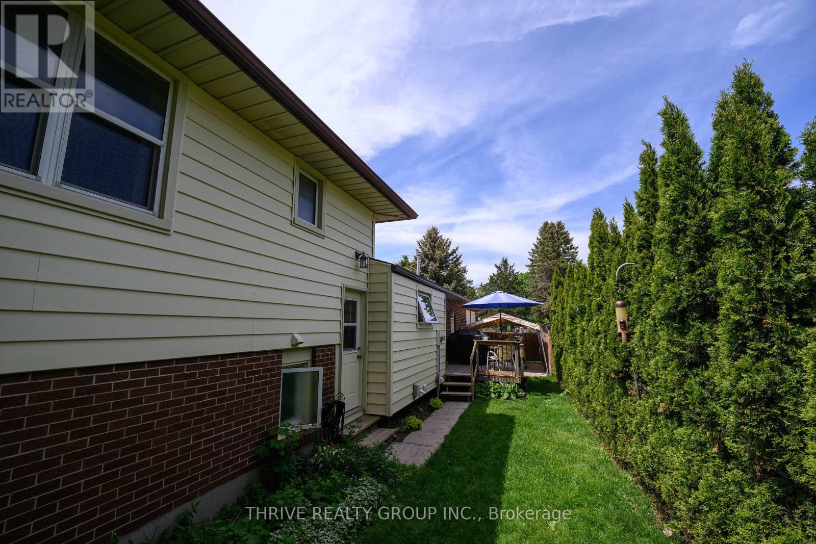 235 STANLEY STREET S - 26