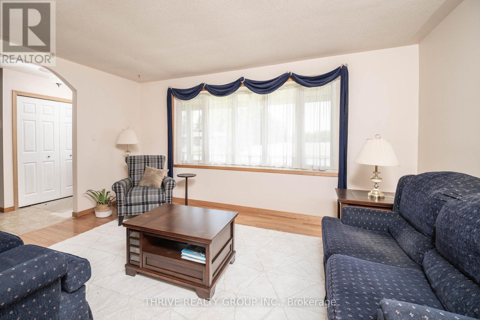 235 STANLEY STREET S - 5