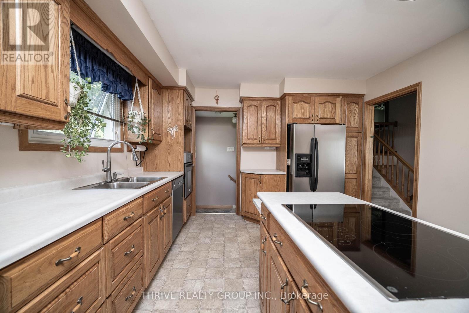 235 STANLEY STREET S - 8