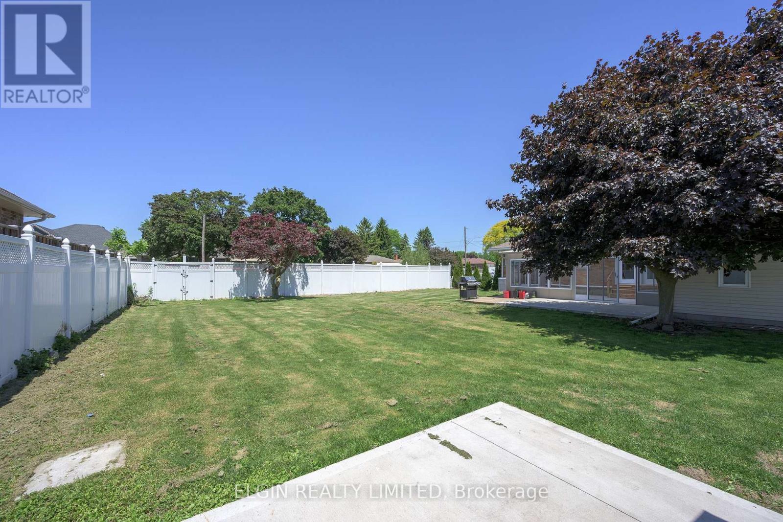 2 LYNDALE AVENUE - 16