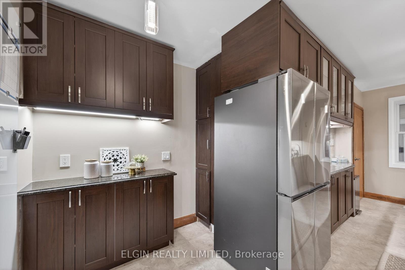 2 LYNDALE AVENUE - 22