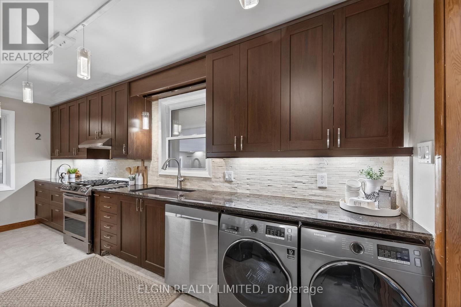 2 LYNDALE AVENUE - 23