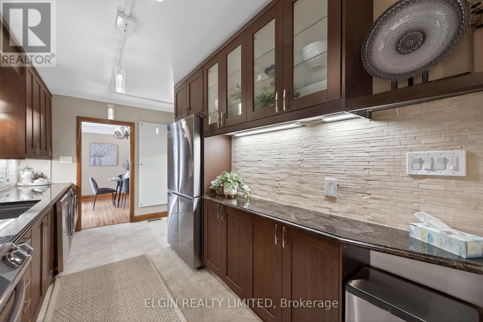2 LYNDALE AVENUE - 24