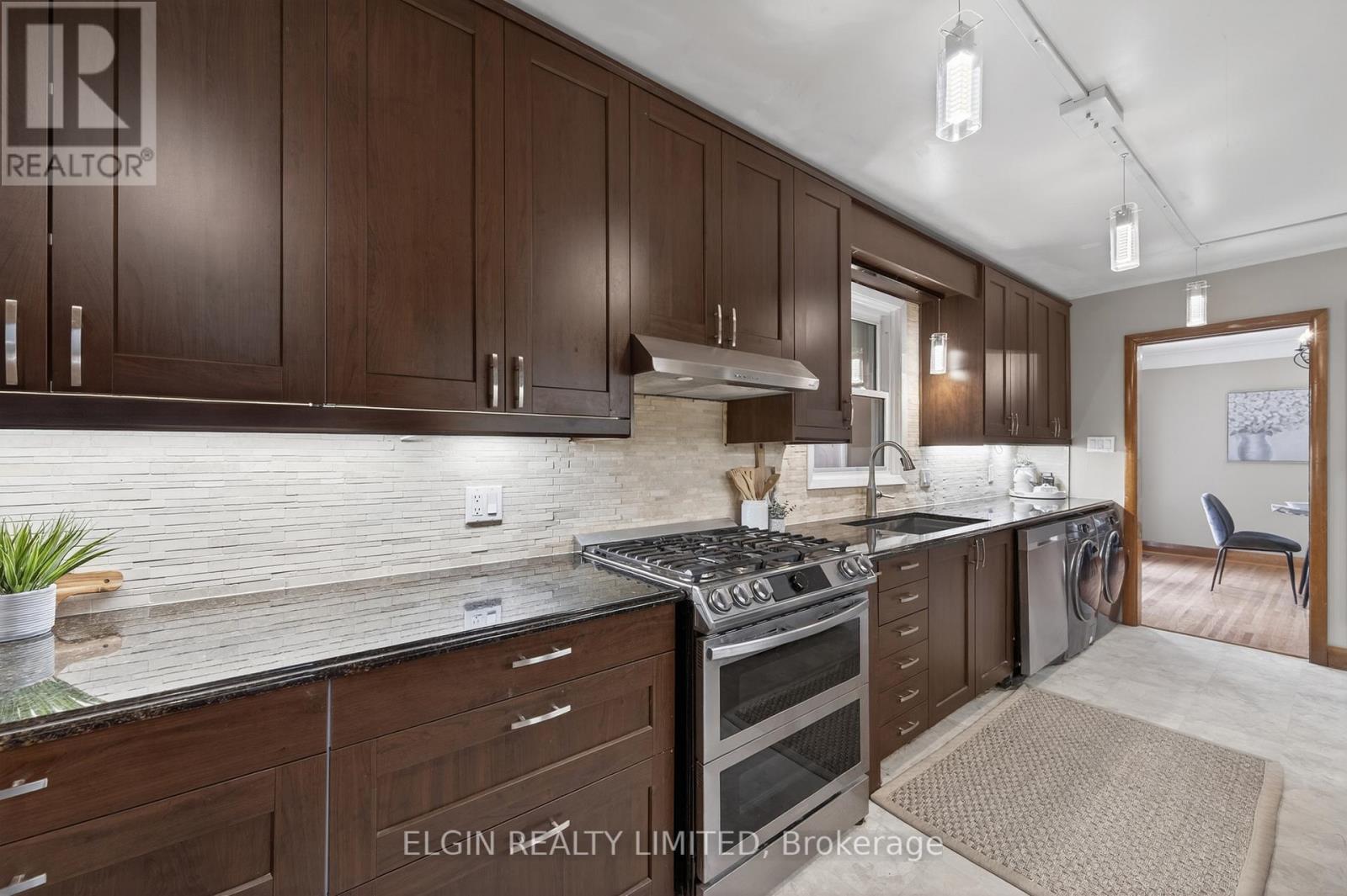 2 LYNDALE AVENUE - 25