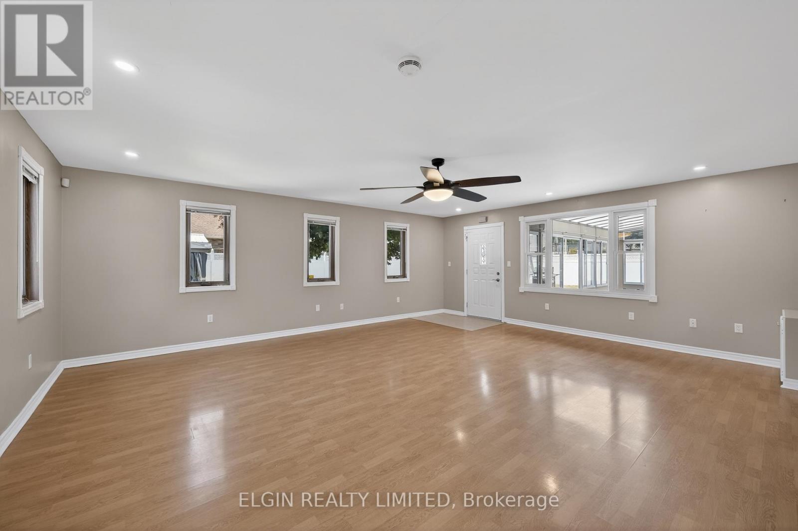 2 LYNDALE AVENUE - 33