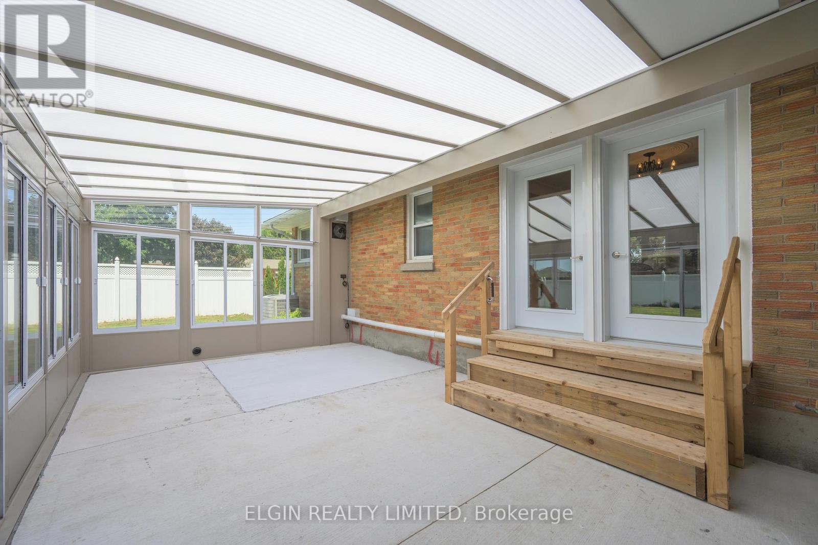 2 LYNDALE AVENUE - 38