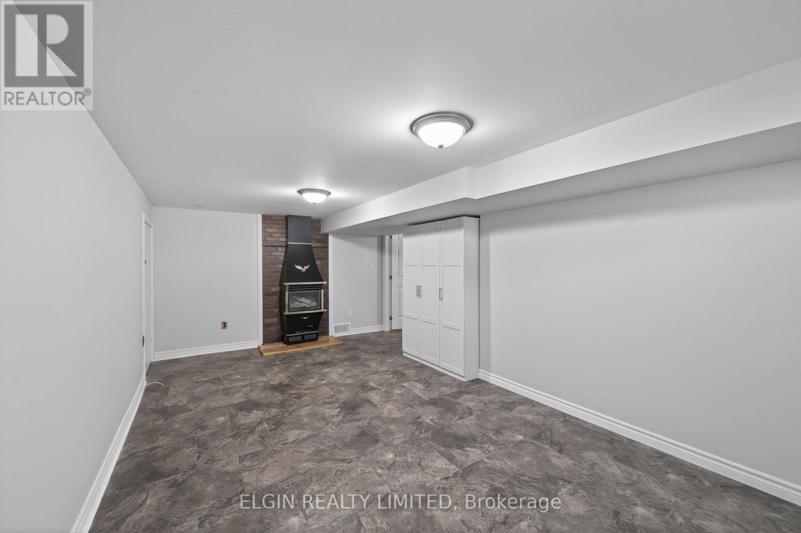 2 LYNDALE AVENUE - 43