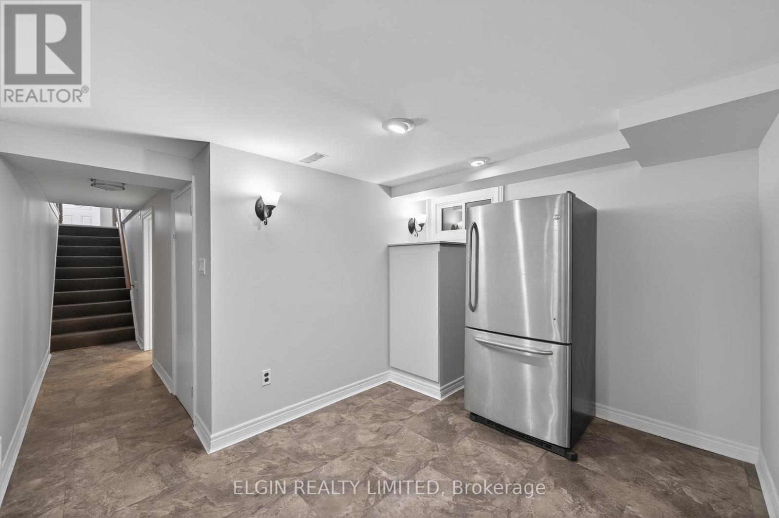 2 LYNDALE AVENUE - 44