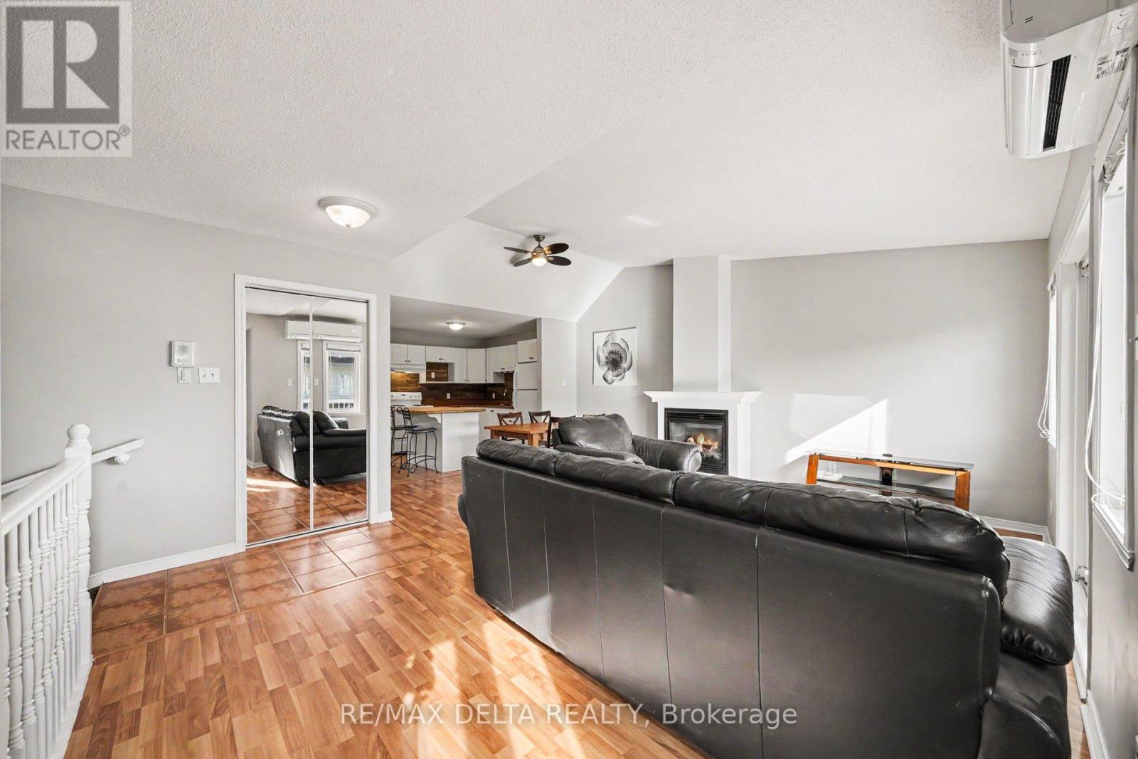 #204 88 LAFLECHE BOULEVARD - 11