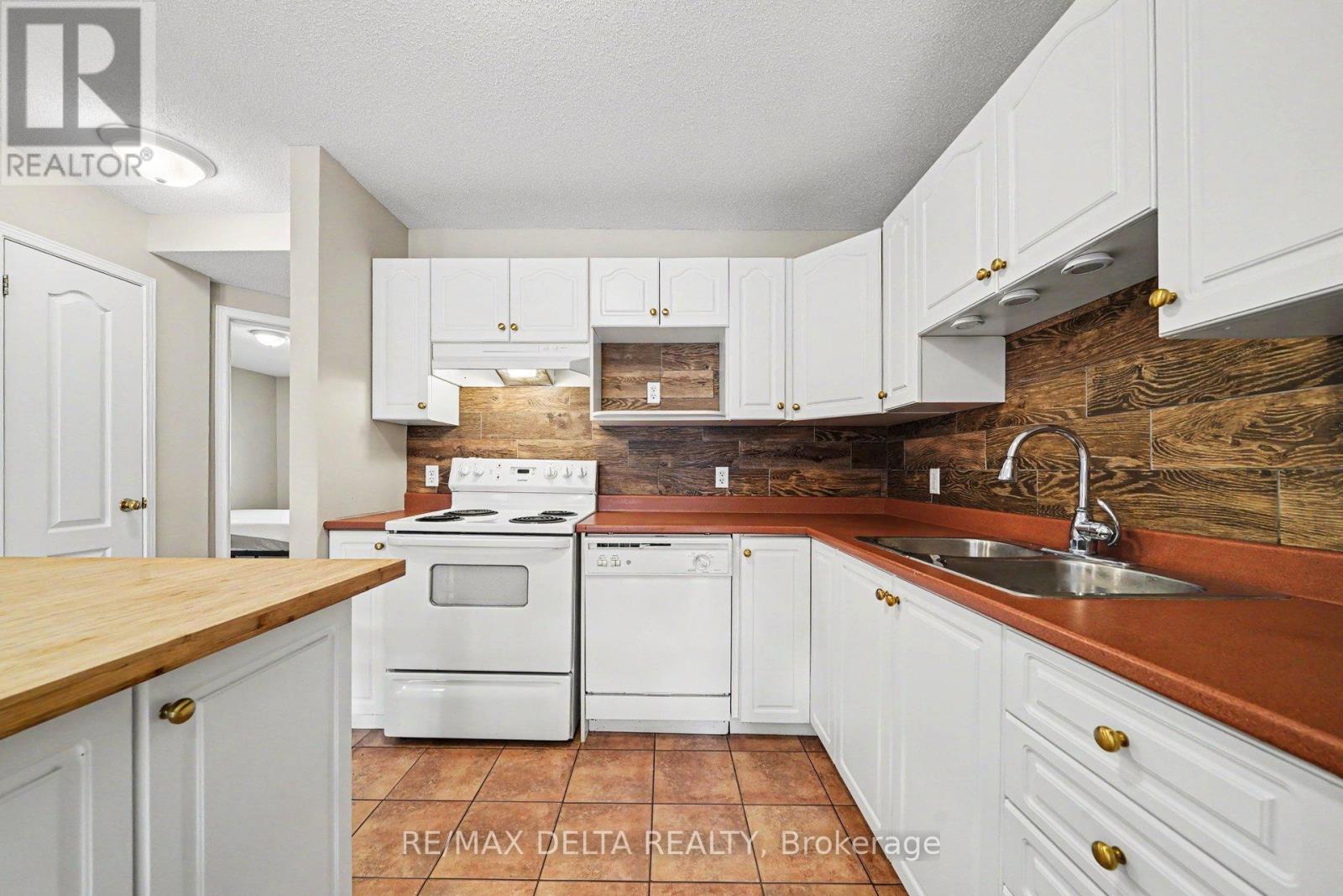 #204 88 LAFLECHE BOULEVARD - 22