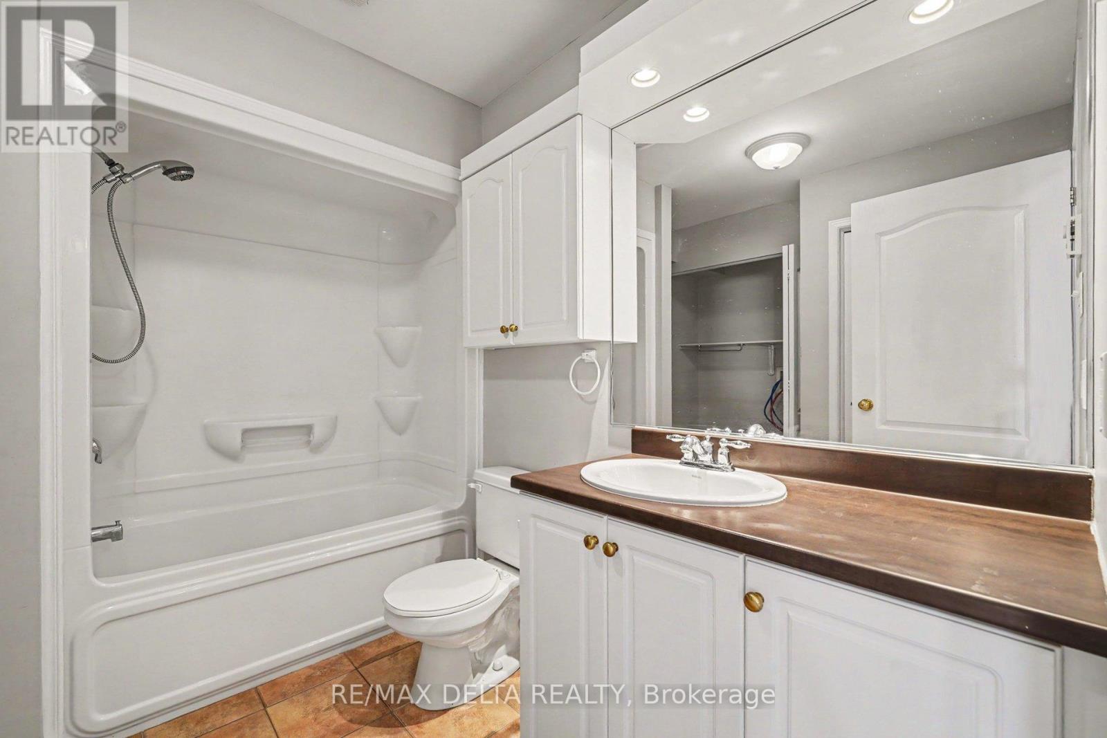#204 88 LAFLECHE BOULEVARD - 27