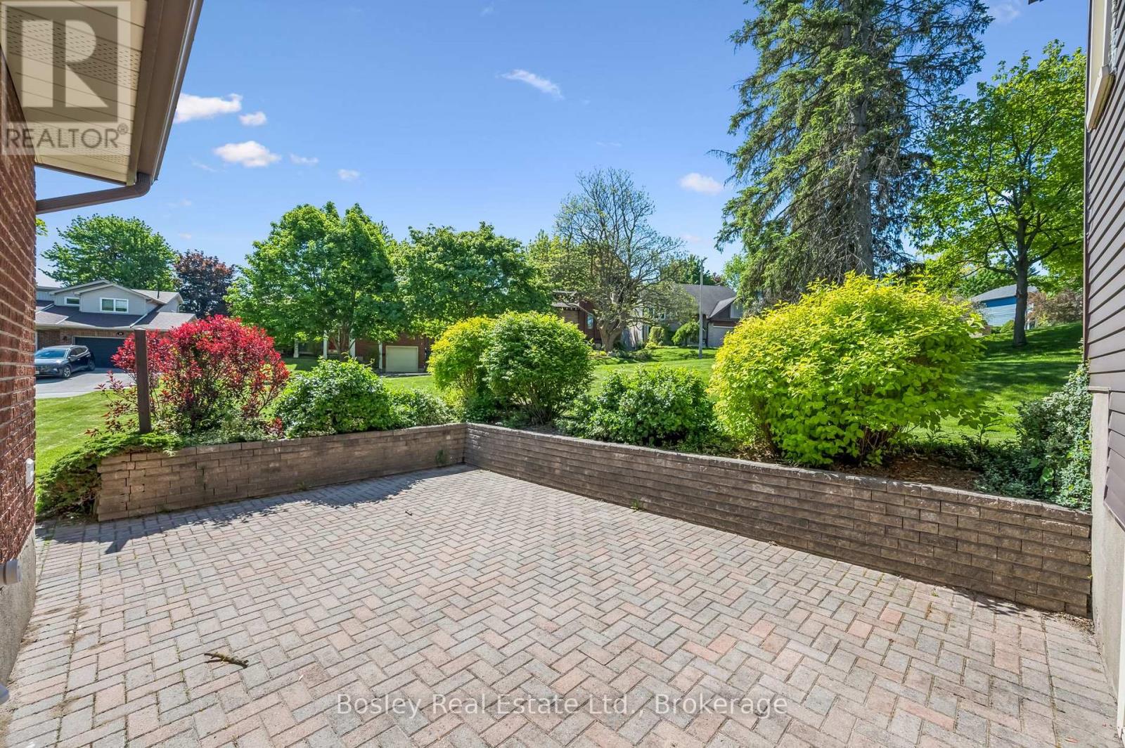 2 PICKWICK PLACE - 29