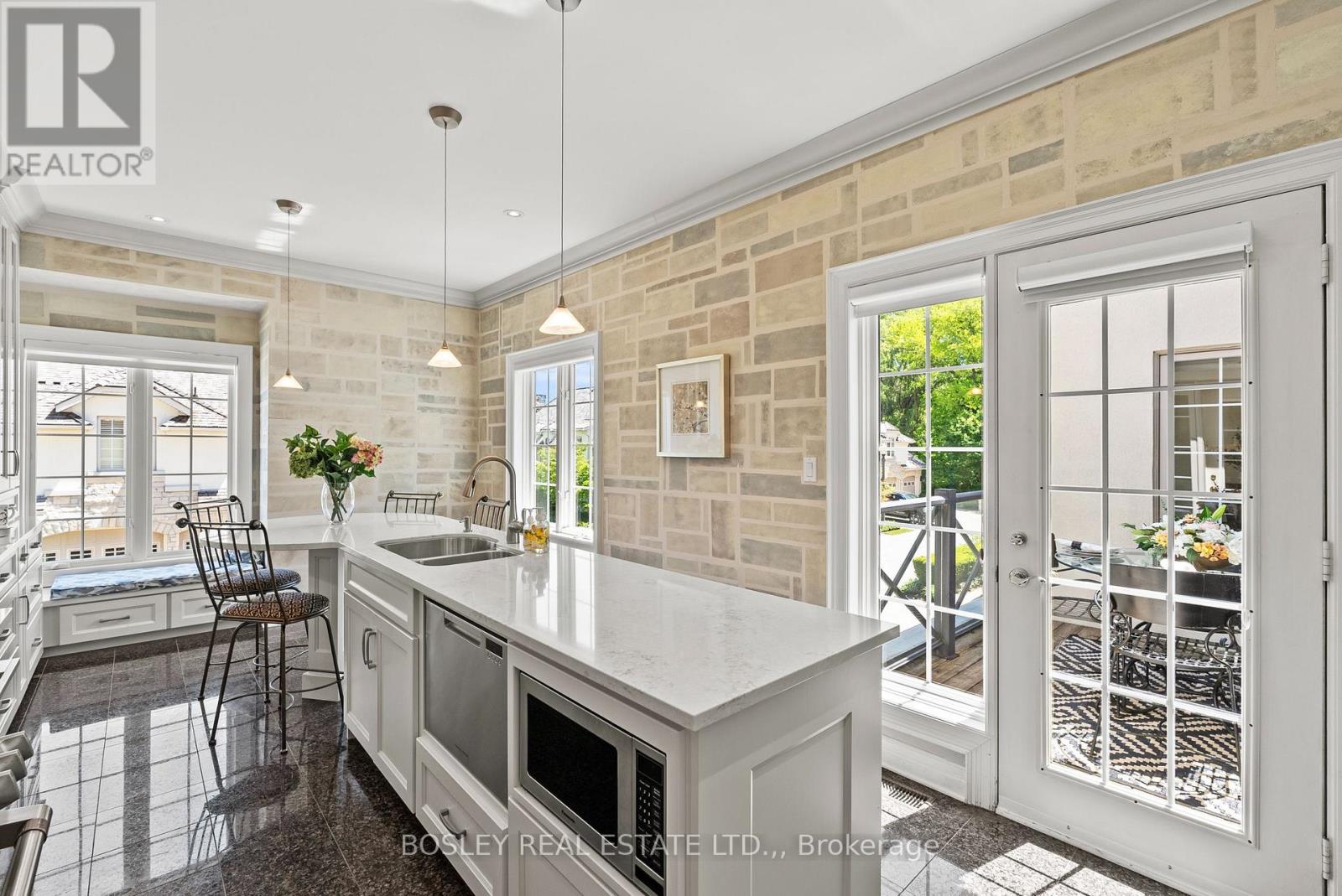 #10 222 RICARDO STREET - 12