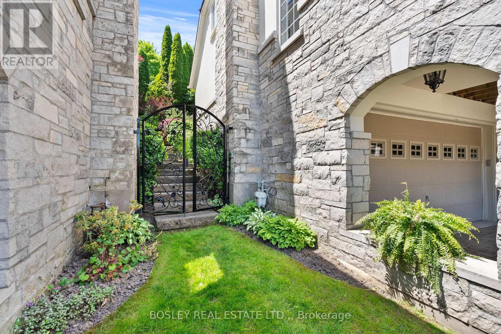 #10 222 RICARDO STREET - 24