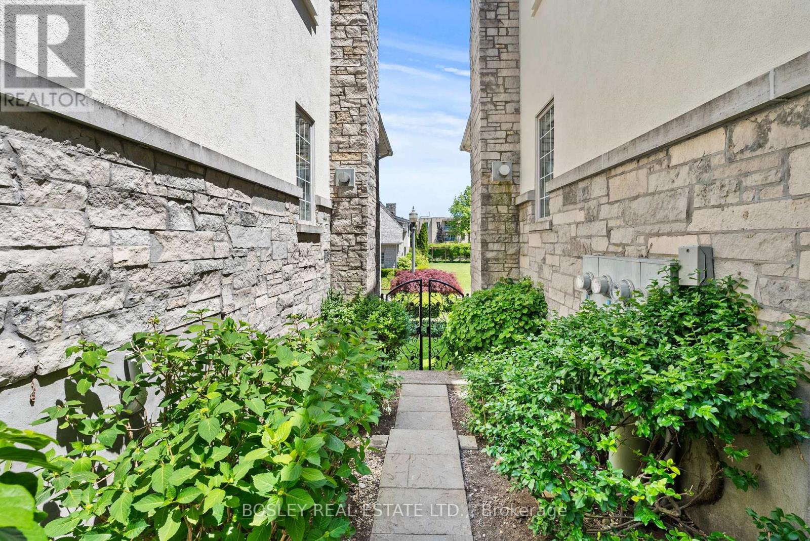 #10 222 RICARDO STREET - 25