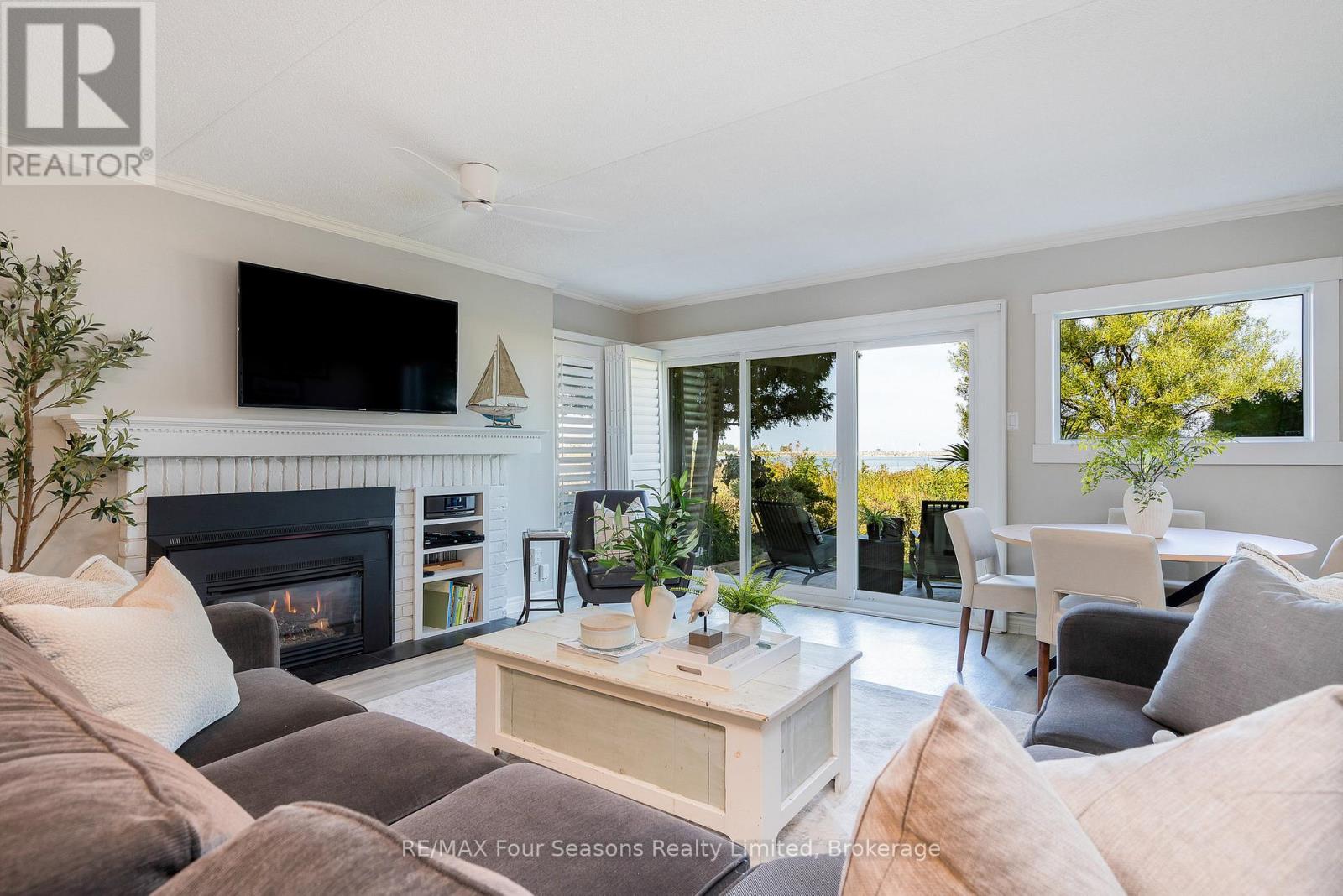 #24 44 TROTT BOULEVARD - 16