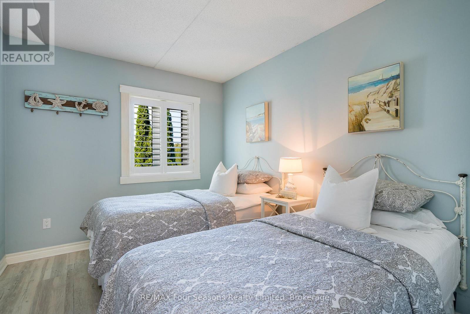 #24 44 TROTT BOULEVARD - 23